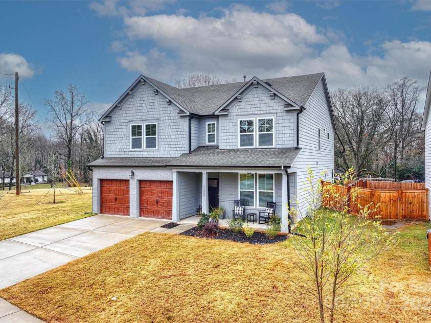 11009 North Commons Drive, Charlotte, NC 28213.  MLS# CAR4326527, YatesRealty ID 51224. 