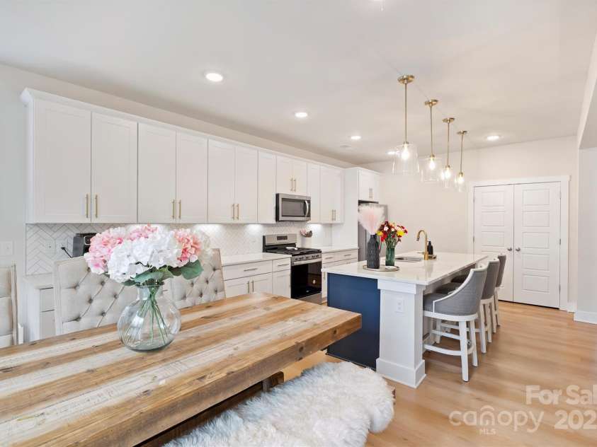 11009 North Commons Drive, Charlotte, NC 28213.  MLS# CAR4326527, YatesRealty ID 51224. 