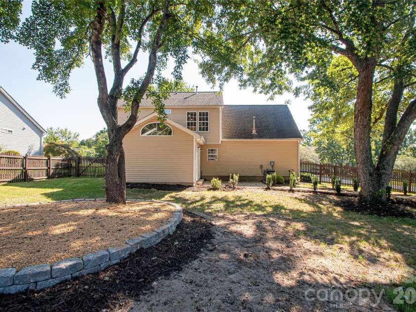 5101 Ashie Avenue, Matthews, NC 28104.  MLS# CAR4424455, YatesRealty ID 51227. 