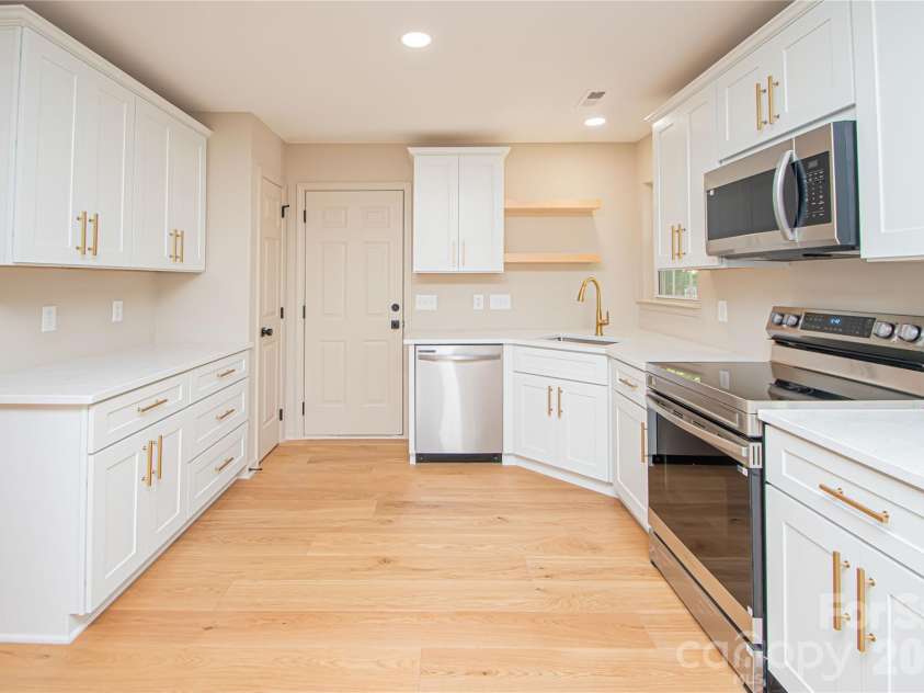 5101 Ashie Avenue, Matthews, NC 28104.  MLS# CAR4424455, YatesRealty ID 51227. 