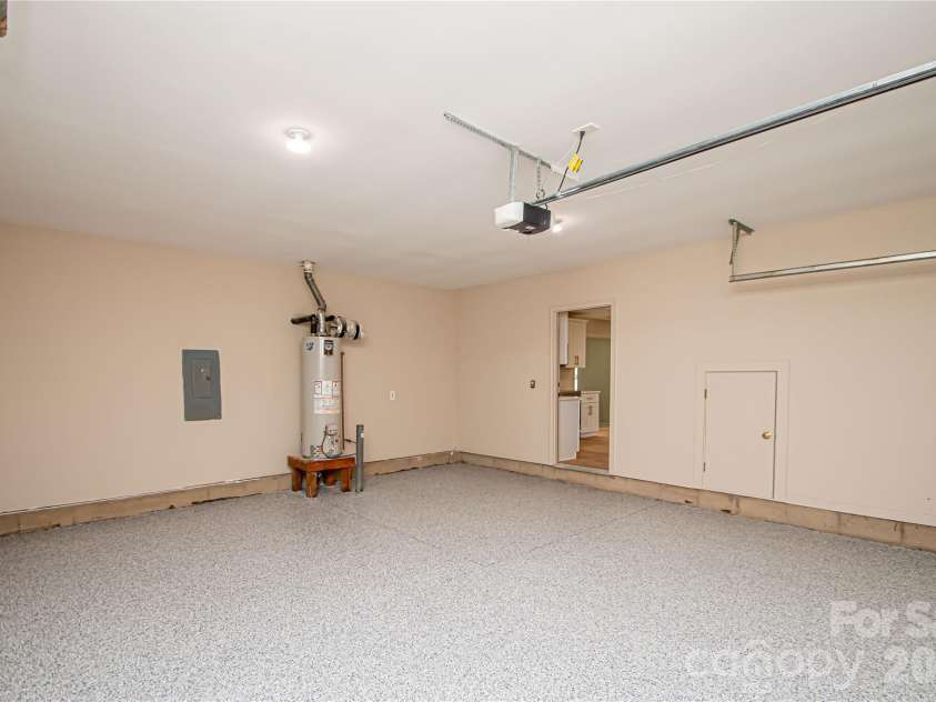 5101 Ashie Avenue, Matthews, NC 28104.  MLS# CAR4424455, YatesRealty ID 51227. 