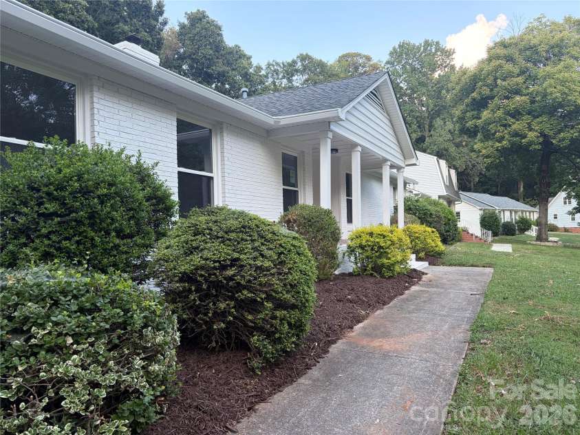 1236 Beechdale Drive, Charlotte, NC 28212.  MLS# CAR4420680, YatesRealty ID 51228. Walkway