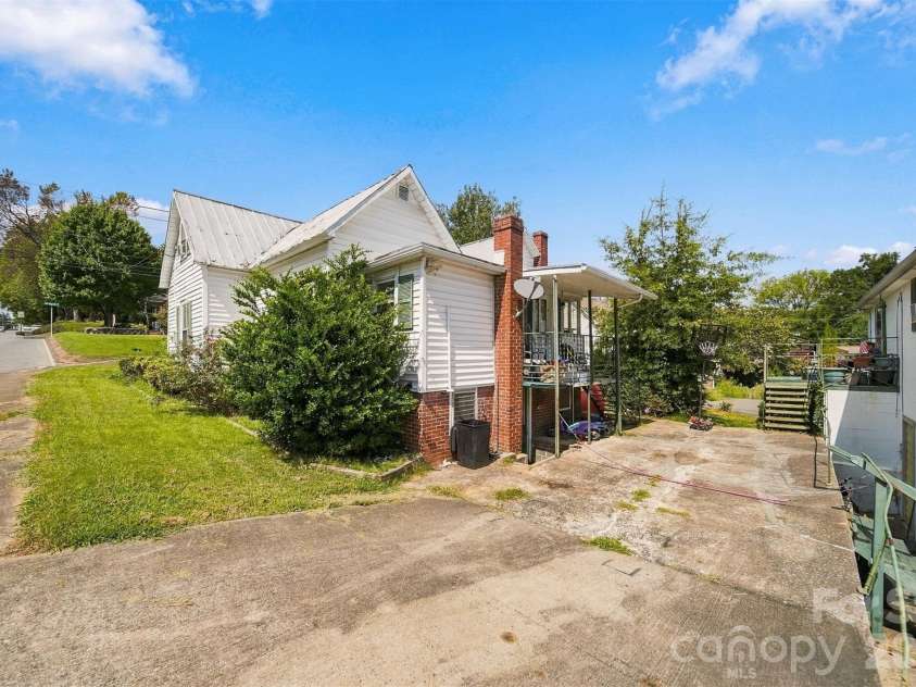 109 Herron Street, Morganton, NC 28655.  MLS# CAR4425386, YatesRealty ID 51229. 