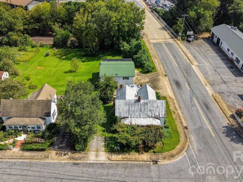 109 Herron Street, Morganton, NC 28655.  MLS# CAR4425386, YatesRealty ID 51229. 