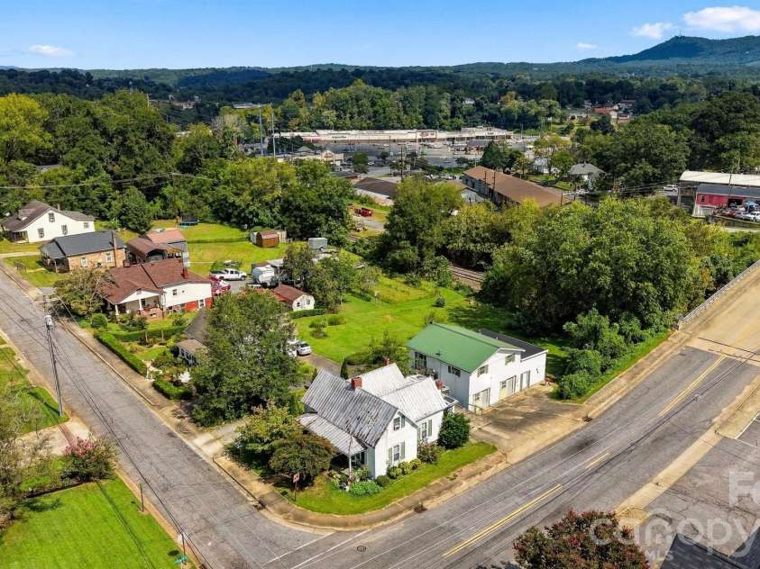 109 Herron Street, Morganton, NC 28655.  MLS# CAR4425386, YatesRealty ID 51229. 
