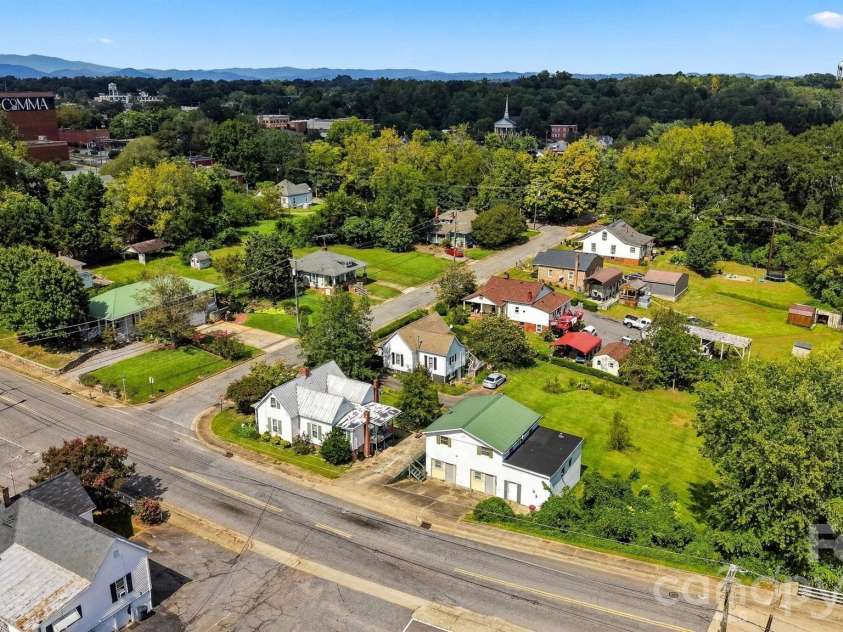 109 Herron Street, Morganton, NC 28655.  MLS# CAR4425386, YatesRealty ID 51229. 