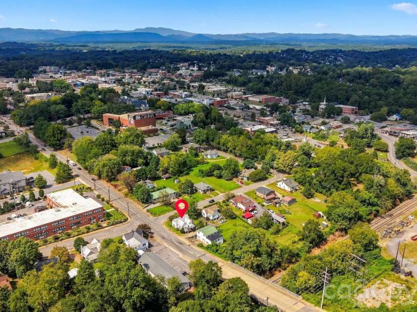 109 Herron Street, Morganton, NC 28655.  MLS# CAR4425386, YatesRealty ID 51229. 