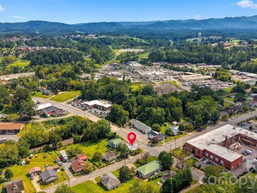 109 Herron Street, Morganton, NC 28655.  MLS# CAR4425386, YatesRealty ID 51229. 