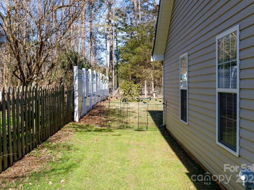 630 Montgomery Drive, Rock Hill, SC 29732.  MLS# CAR4218807, YatesRealty ID 5123. 