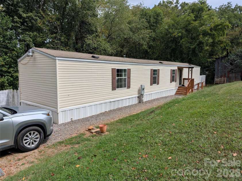 29 Herschel King Drive, Candler, NC 28715.  MLS# CAR4425195, YatesRealty ID 51233. 
