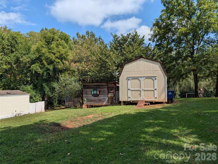 29 Herschel King Drive, Candler, NC 28715.  MLS# CAR4425195, YatesRealty ID 51233. 
