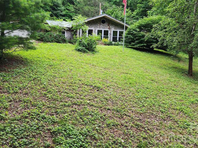 80 Shiloh Place, Andrews, NC 28901.  MLS# CAR4425638, YatesRealty ID 51234. Big front yard