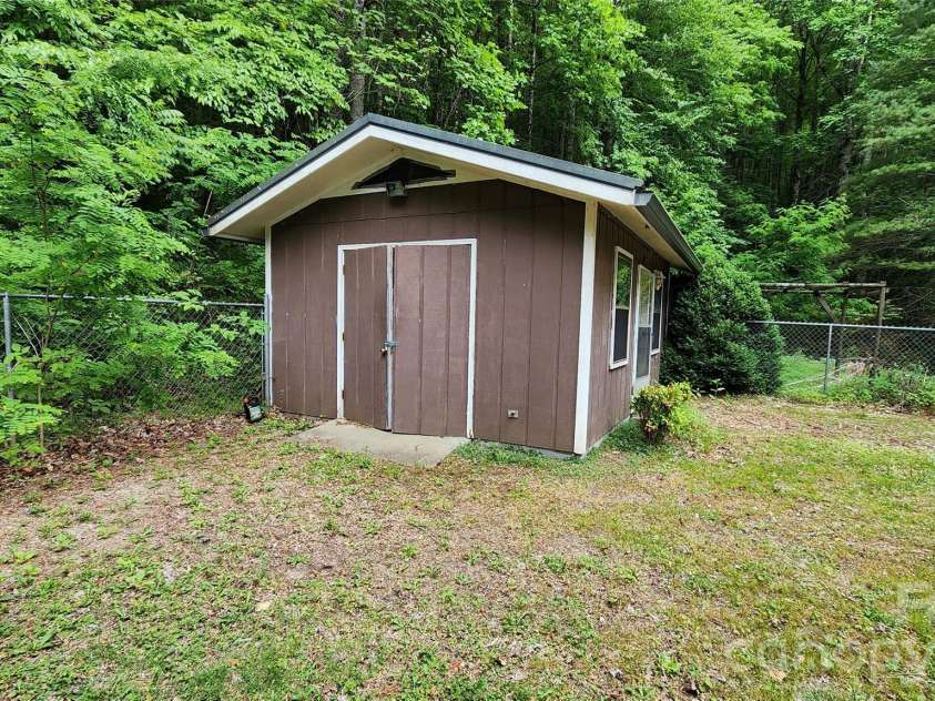 80 Shiloh Place, Andrews, NC 28901.  MLS# CAR4425638, YatesRealty ID 51234. Detached Building
