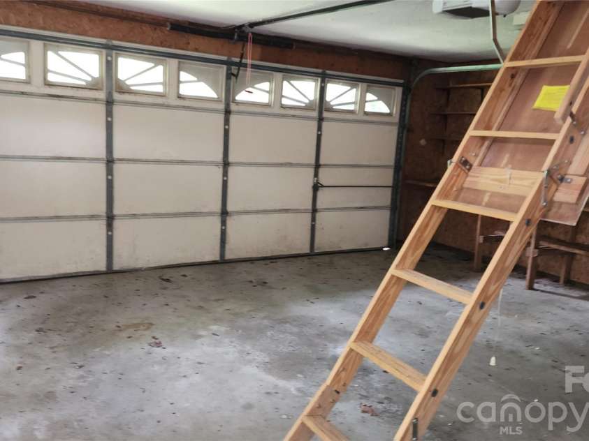 80 Shiloh Place, Andrews, NC 28901.  MLS# CAR4425638, YatesRealty ID 51234. Double Garage