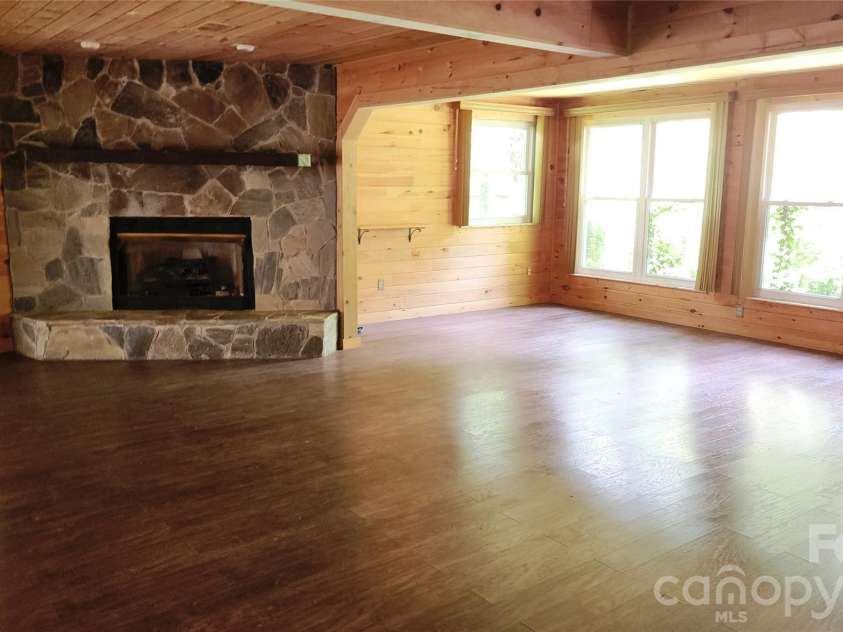 80 Shiloh Place, Andrews, NC 28901.  MLS# CAR4425638, YatesRealty ID 51234. Great Room