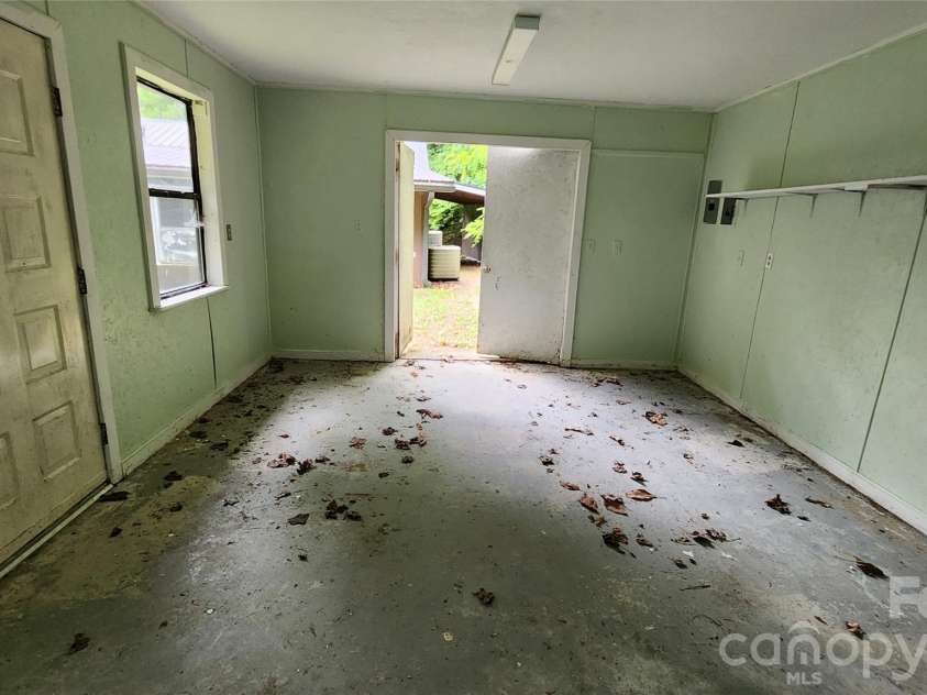 80 Shiloh Place, Andrews, NC 28901.  MLS# CAR4425638, YatesRealty ID 51234. Interior of Detached Building