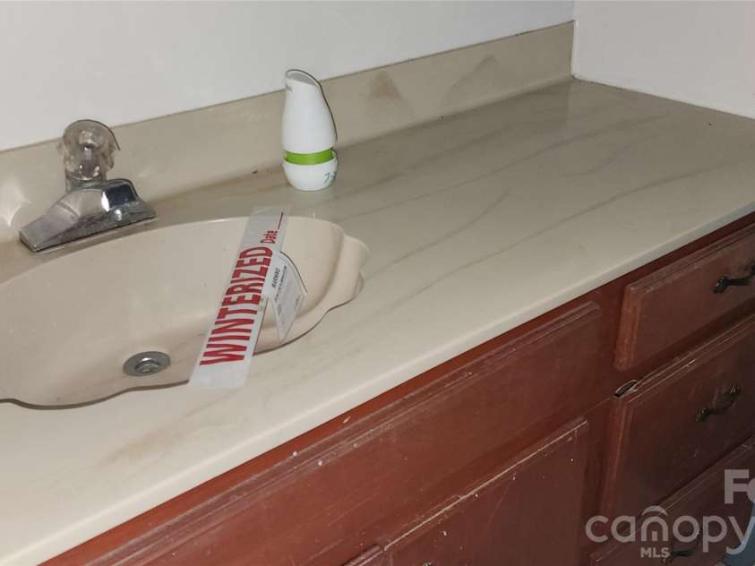 80 Shiloh Place, Andrews, NC 28901.  MLS# CAR4425638, YatesRealty ID 51234. Primary Bath
