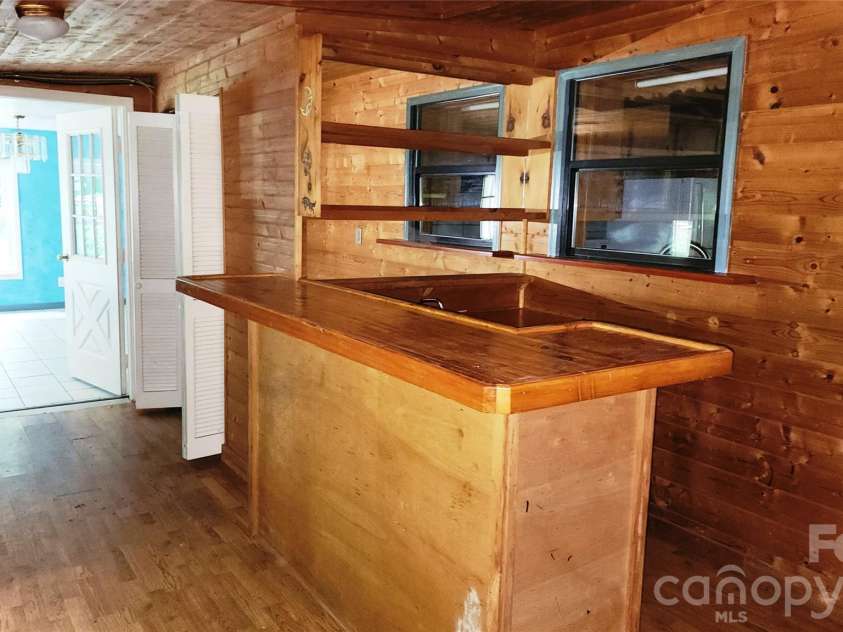 80 Shiloh Place, Andrews, NC 28901.  MLS# CAR4425638, YatesRealty ID 51234. Recreation Room with wet bar