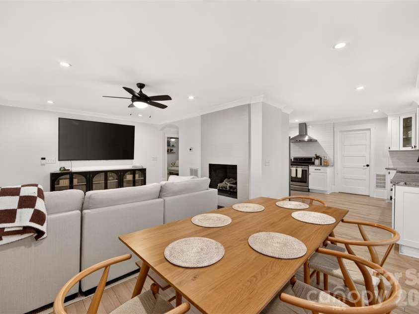 1837 Camp Greene Street, Charlotte, NC 28208.  MLS# CAR4424769, YatesRealty ID 51235. Dining Room