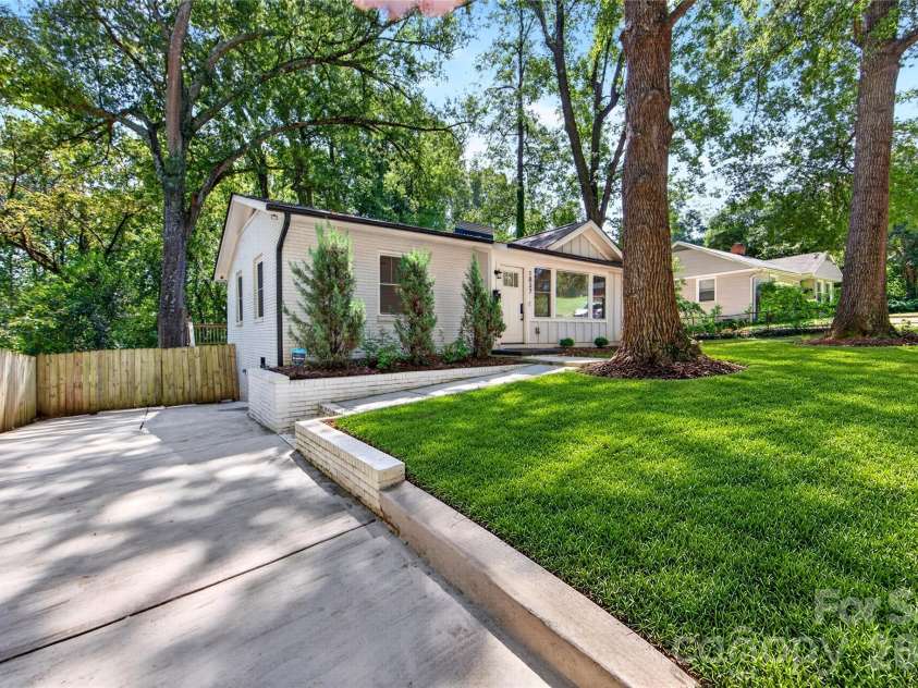 1837 Camp Greene Street, Charlotte, NC 28208.  MLS# CAR4424769, YatesRealty ID 51235. Driveway Approach