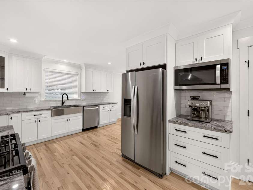 1837 Camp Greene Street, Charlotte, NC 28208.  MLS# CAR4424769, YatesRealty ID 51235. Kitchen