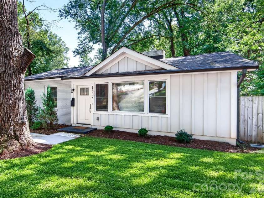 1837 Camp Greene Street, Charlotte, NC 28208.  MLS# CAR4424769, YatesRealty ID 51235. Welcome Home!