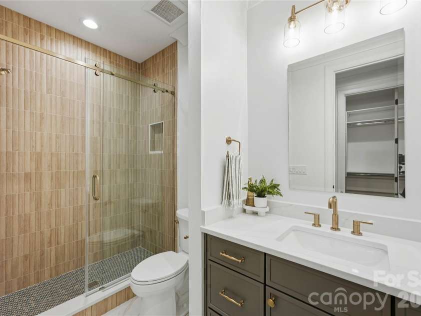 617 Shelton Street, Charlotte, NC 28270.  MLS# CAR4424726, YatesRealty ID 51236. 