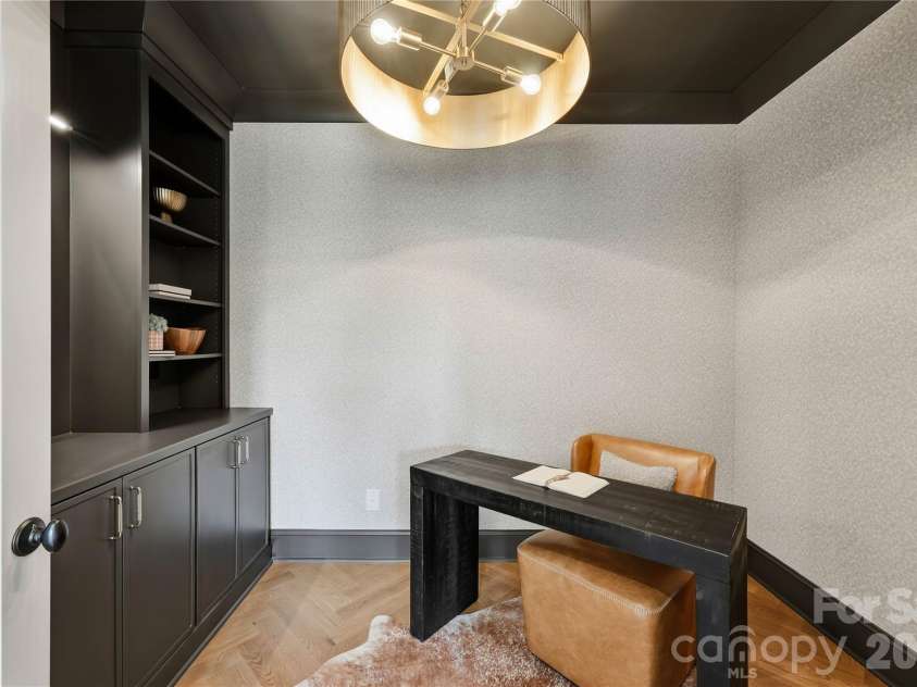 617 Shelton Street, Charlotte, NC 28270.  MLS# CAR4424726, YatesRealty ID 51236. 