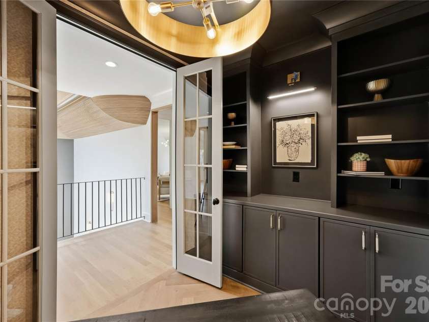 617 Shelton Street, Charlotte, NC 28270.  MLS# CAR4424726, YatesRealty ID 51236. 