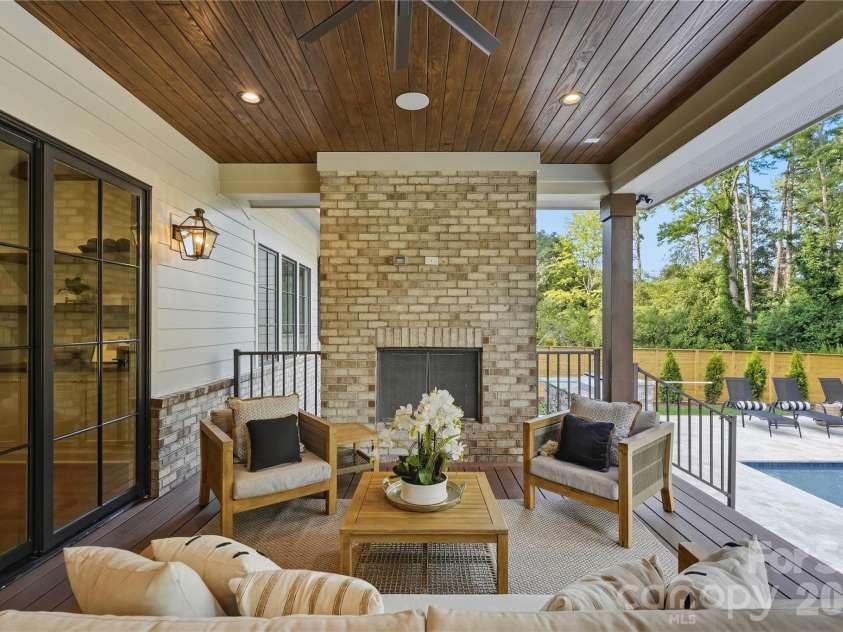 617 Shelton Street, Charlotte, NC 28270.  MLS# CAR4424726, YatesRealty ID 51236. 