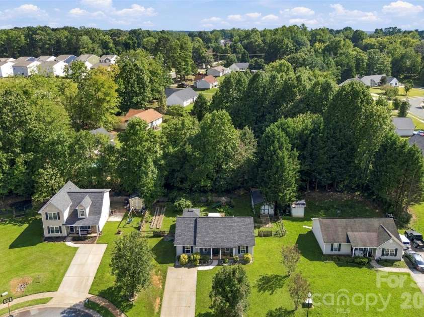 140 Addison Place, Troutman, NC 28166.  MLS# CAR4425585, YatesRealty ID 51238. 