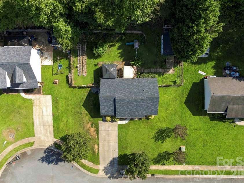 140 Addison Place, Troutman, NC 28166.  MLS# CAR4425585, YatesRealty ID 51238. 