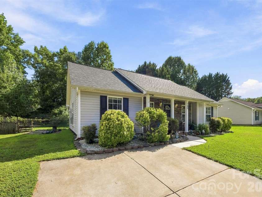 140 Addison Place, Troutman, NC 28166.  MLS# CAR4425585, YatesRealty ID 51238. 