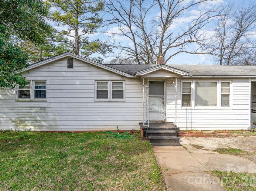 2914 Ridge Avenue, Charlotte, NC 28208.  MLS# CAR4425618, YatesRealty ID 51239. 