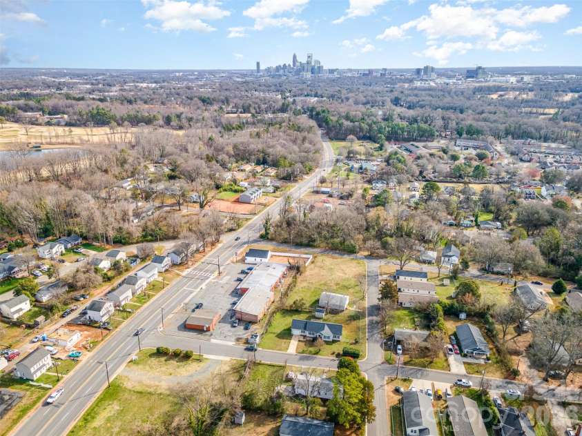 2914 Ridge Avenue, Charlotte, NC 28208.  MLS# CAR4425618, YatesRealty ID 51239. 