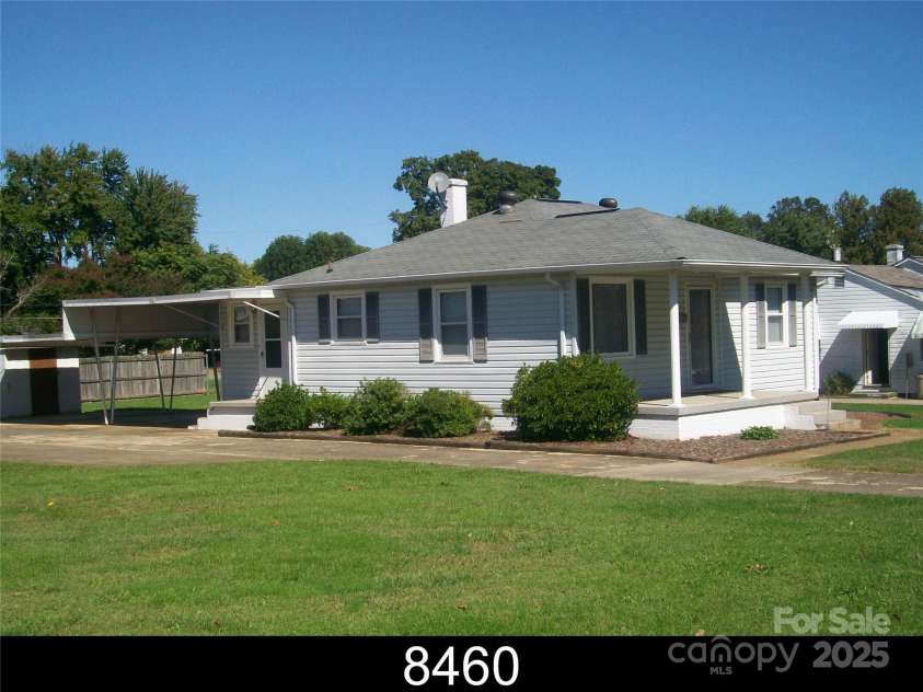 3412 1st Avenue Circle, Hickory, NC 28601.  MLS# CAR4272932, YatesRealty ID 5124. 