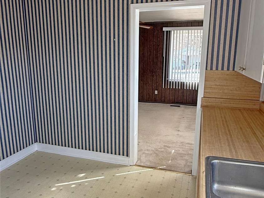 3412 1st Avenue Circle, Hickory, NC 28601.  MLS# CAR4272932, YatesRealty ID 5124. 