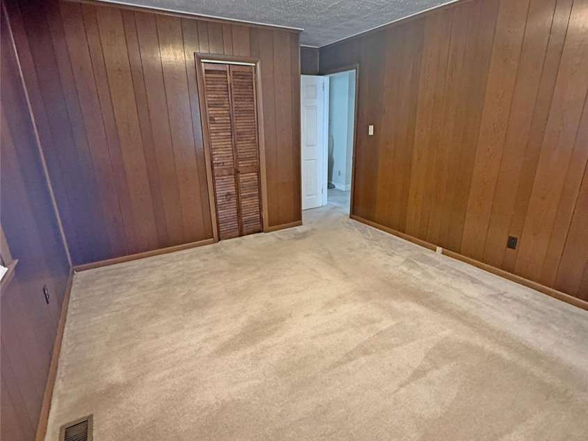 3412 1st Avenue Circle, Hickory, NC 28601.  MLS# CAR4272932, YatesRealty ID 5124. 