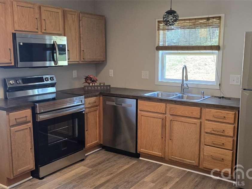 1107 8th Street, Statesville, NC 28677.  MLS# CAR4425580, YatesRealty ID 51240. 