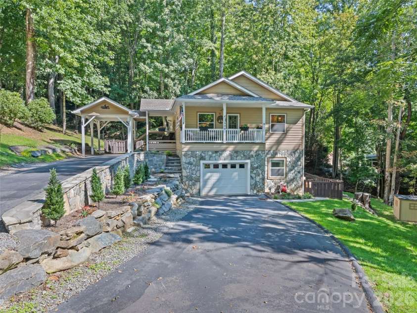 100 Loafer Lane, Waynesville, NC 28785.  MLS# CAR4423967, YatesRealty ID 51242. 