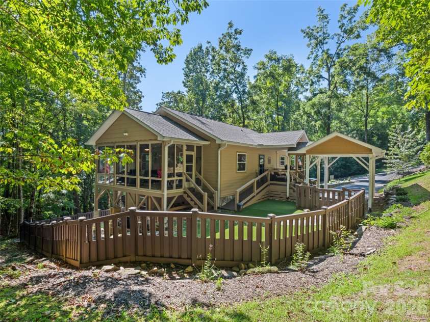 100 Loafer Lane, Waynesville, NC 28785.  MLS# CAR4423967, YatesRealty ID 51242. 