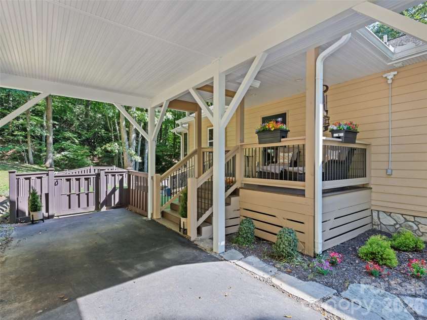 100 Loafer Lane, Waynesville, NC 28785.  MLS# CAR4423967, YatesRealty ID 51242. 