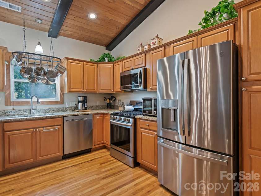 100 Loafer Lane, Waynesville, NC 28785.  MLS# CAR4423967, YatesRealty ID 51242. 