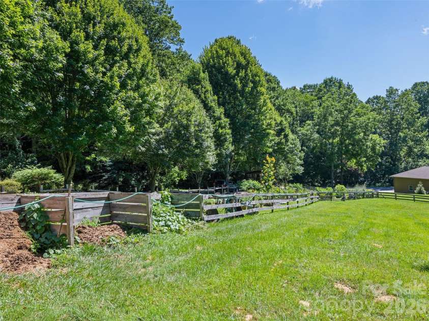 100 Loafer Lane, Waynesville, NC 28785.  MLS# CAR4423967, YatesRealty ID 51242. 