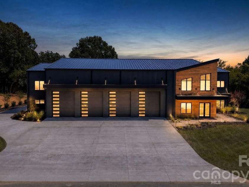129 Sebring Drive, Mooresville, NC 28117.  MLS# CAR4424046, YatesRealty ID 51243. 
