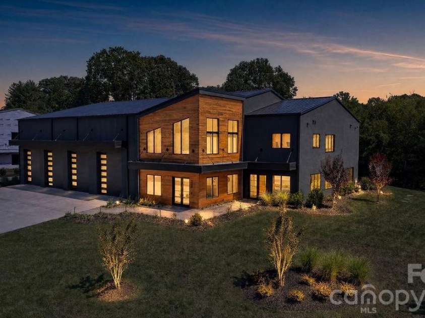 129 Sebring Drive, Mooresville, NC 28117.  MLS# CAR4424046, YatesRealty ID 51243. 