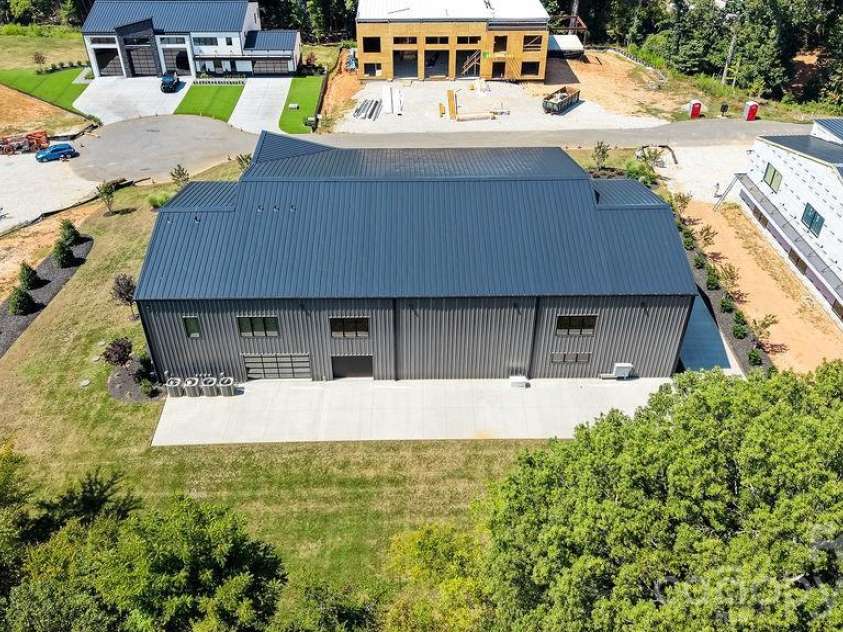 129 Sebring Drive, Mooresville, NC 28117.  MLS# CAR4424046, YatesRealty ID 51243. 