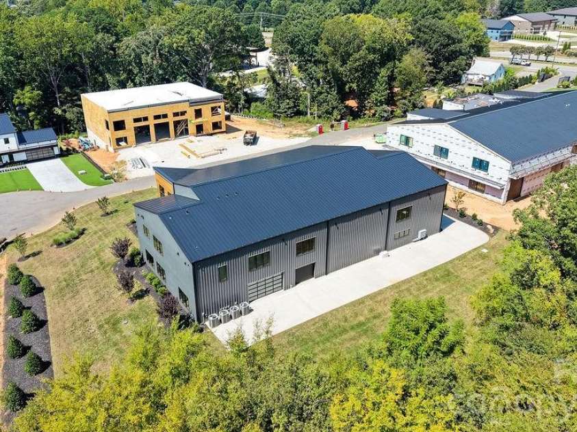 129 Sebring Drive, Mooresville, NC 28117.  MLS# CAR4424046, YatesRealty ID 51243. 