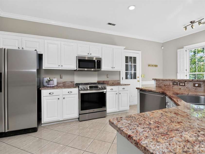 3301 Dairy Farm Lane, Charlotte, NC 28209.  MLS# CAR4423253, YatesRealty ID 51247. 