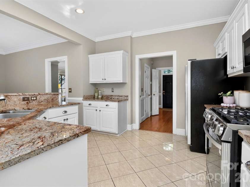 3301 Dairy Farm Lane, Charlotte, NC 28209.  MLS# CAR4423253, YatesRealty ID 51247. 